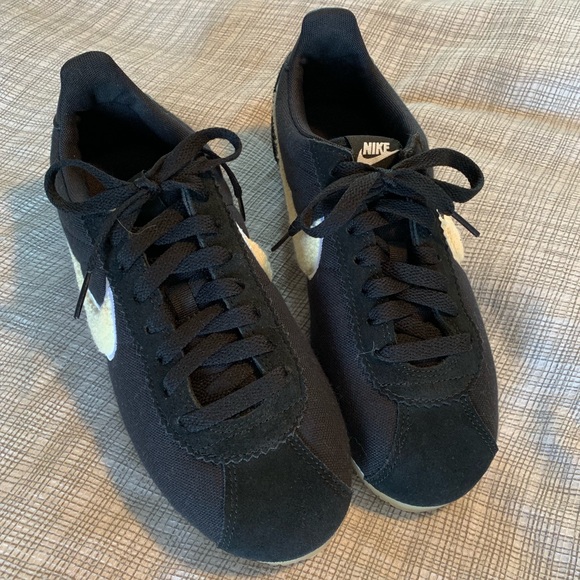 black nike cortez